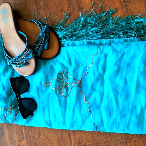 Tourqoise embroidered sarong - Picture 1 of 5